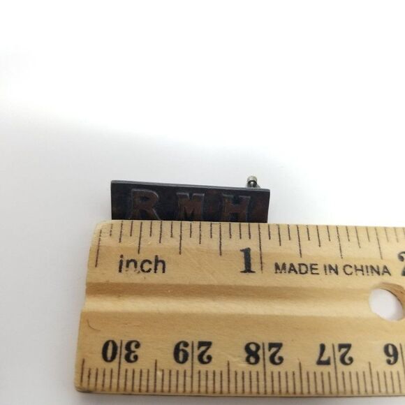 Vintage R.M.H. Silver Tone Bar Brooch Lapel Pin, Small, Military Style, Estate - Picture 4 of 5